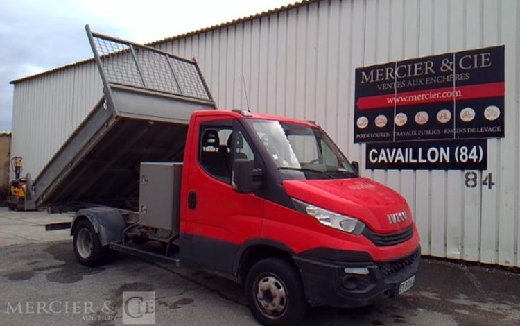IVECO 35-120 BENNE SIMPLE CABINE COFFRE ROUGE ET-913-LJ