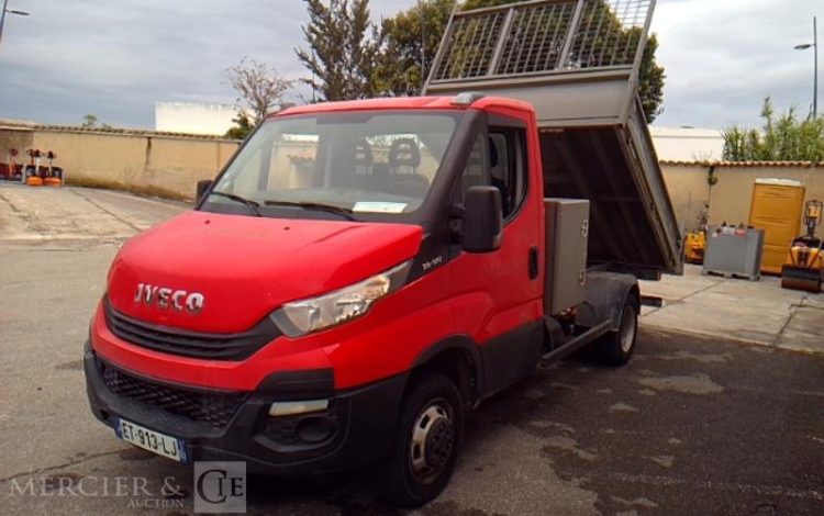 IVECO 35-120 BENNE SIMPLE CABINE COFFRE ROUGE ET-913-LJ