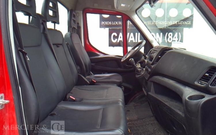 IVECO 35-120 BENNE SIMPLE CABINE COFFRE ROUGE ET-913-LJ