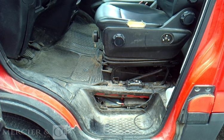 IVECO 35-120 BENNE SIMPLE CABINE COFFRE ROUGE ET-913-LJ
