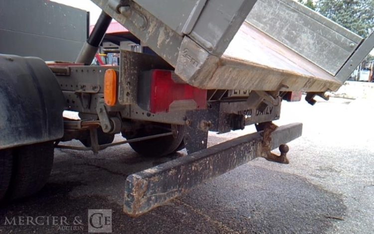 IVECO 35-120 BENNE SIMPLE CABINE COFFRE ROUGE ET-913-LJ