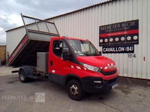 IVECO 35-120 BENNE SIMPLE CABINE COFFRE ROUGE EV-302-WV