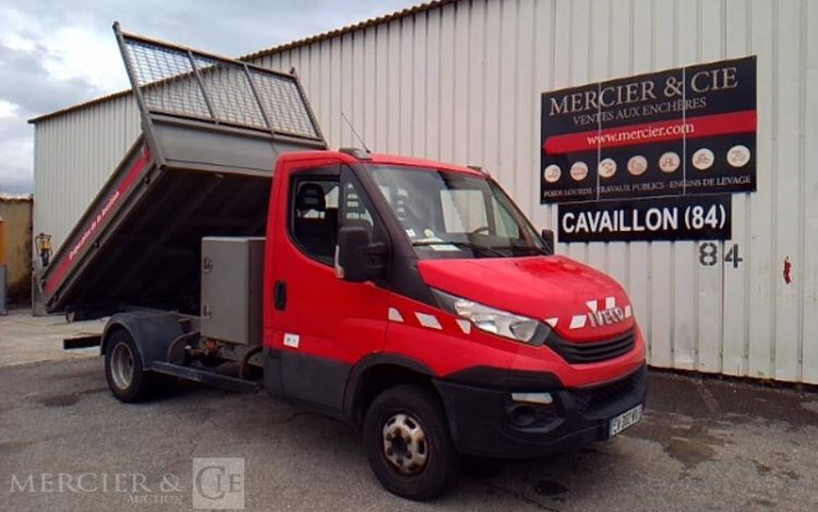 IVECO 35-120 BENNE SIMPLE CABINE COFFRE ROUGE EV-302-WV