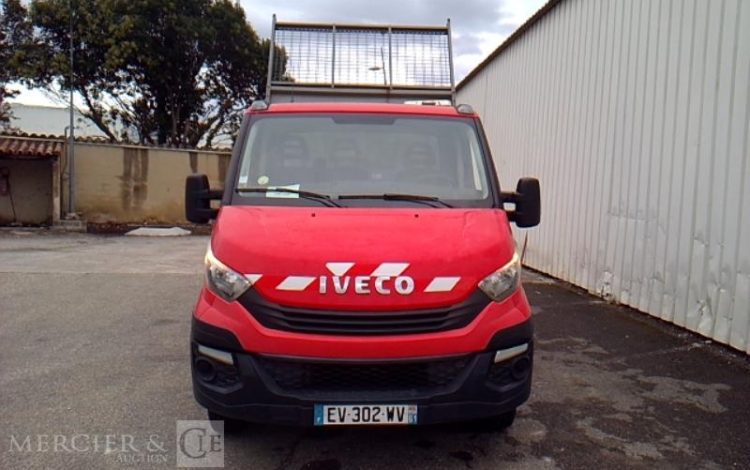IVECO 35-120 BENNE SIMPLE CABINE COFFRE ROUGE EV-302-WV