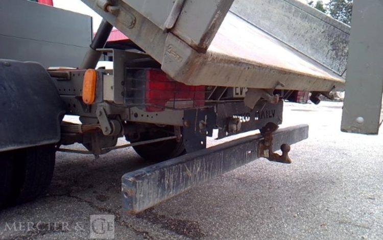 IVECO 35-120 BENNE SIMPLE CABINE COFFRE ROUGE EV-302-WV