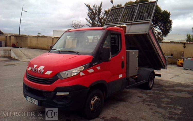 IVECO 35-120 BENNE SIMPLE CABINE COFFRE ROUGE EV-302-WV