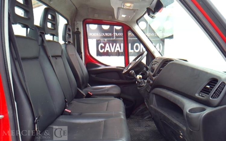 IVECO 35-120 BENNE SIMPLE CABINE COFFRE ROUGE EV-302-WV