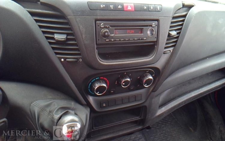 IVECO 35-120 BENNE SIMPLE CABINE COFFRE ROUGE EV-302-WV
