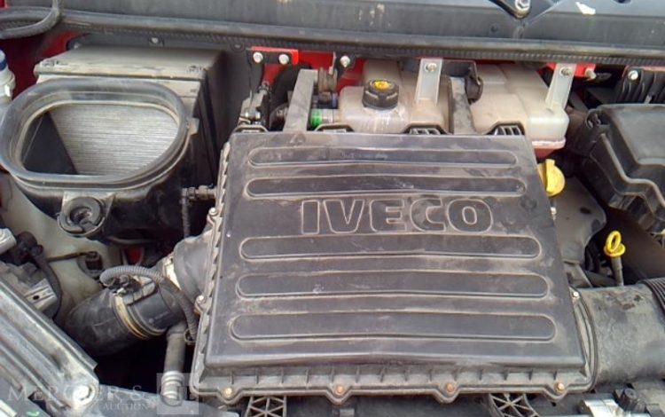 IVECO 35-120 BENNE SIMPLE CABINE COFFRE ROUGE EV-302-WV