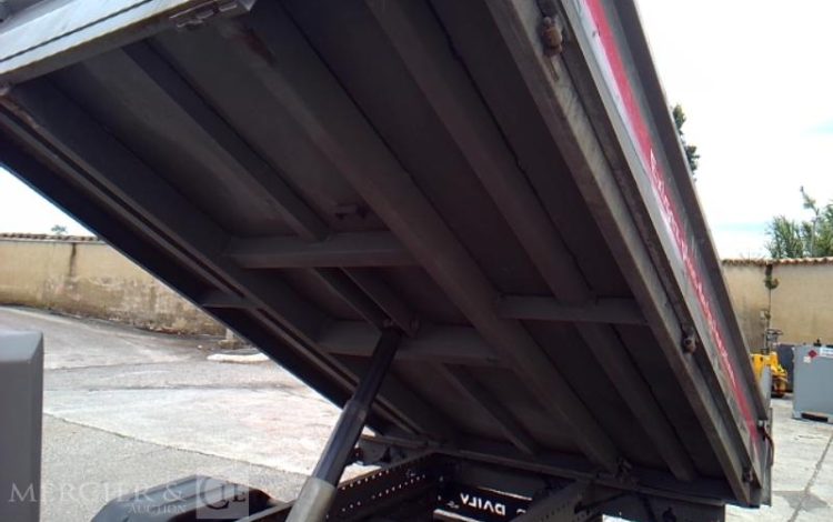 IVECO 35-120 BENNE SIMPLE CABINE COFFRE ROUGE EV-302-WV