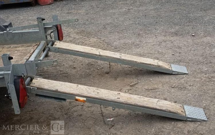 HUBIERE REMORQUE PORTE ROULEAU 1 ESSIEU – PTAC : 1,3 TONNE – ANNE 2018 BLANC EV-944-CY