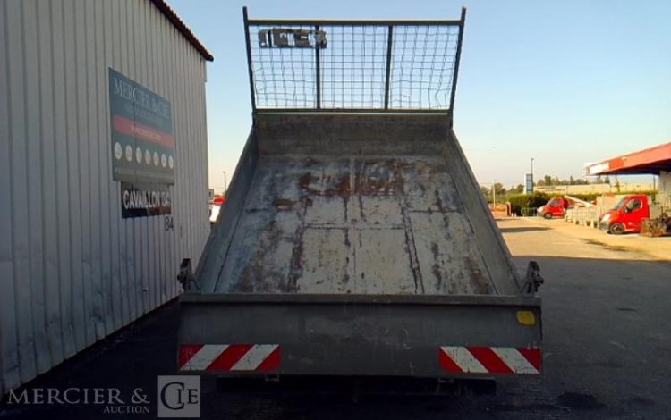 IVECO 35-120 BENNE SIMPLE CABINE COFFRE ROUGE EW-013-BT