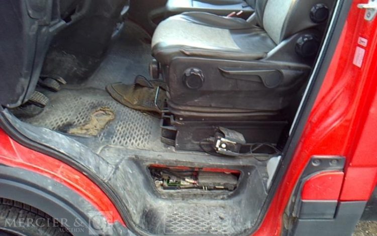 IVECO 35-120 BENNE SIMPLE CABINE COFFRE ROUGE EW-013-BT