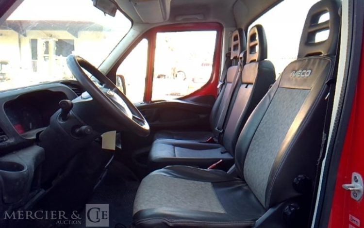 IVECO 35-120 BENNE SIMPLE CABINE COFFRE ROUGE EW-013-BT