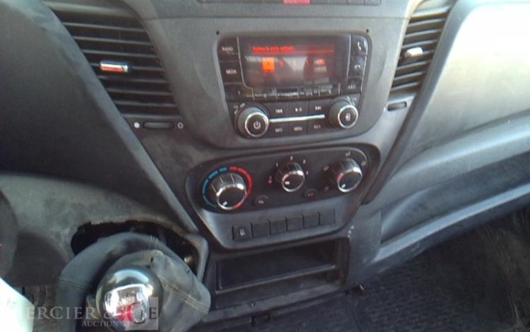 IVECO 35-120 BENNE SIMPLE CABINE COFFRE ROUGE EW-013-BT
