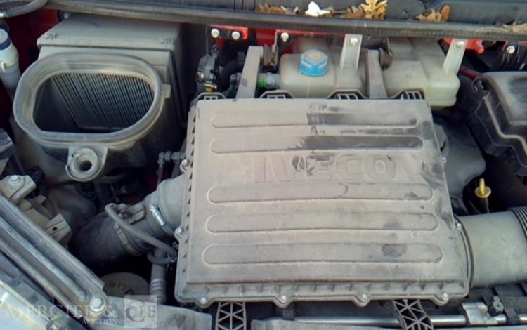 IVECO 35-120 BENNE SIMPLE CABINE COFFRE ROUGE EW-013-BT