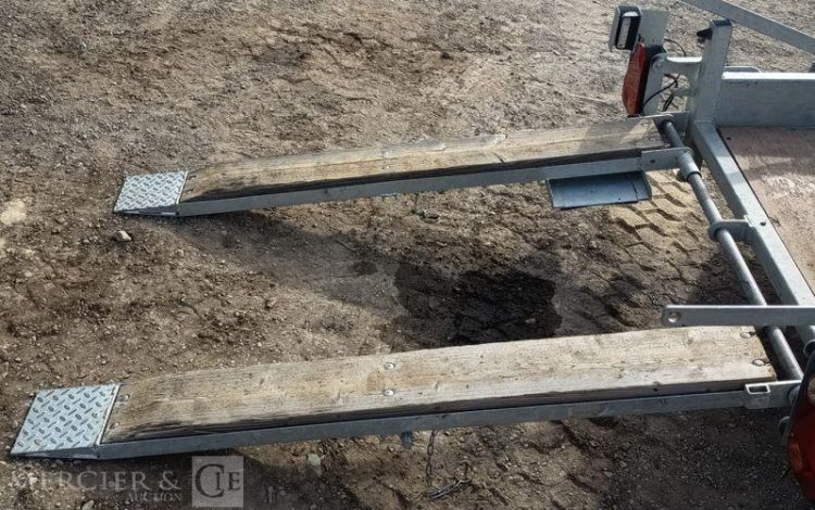HUBIERE REMORQUE PORTE ROULEAU 1 ESSEIU – PTAC : 1,3 TONNE – ANNEE 2019 BLANC FD-919-JB