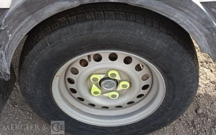 HUBIERE REMORQUE PORTE ROULEAU 1 ESSEIU – PTAC : 1,3 TONNE – ANNEE 2019 BLANC FD-919-JB