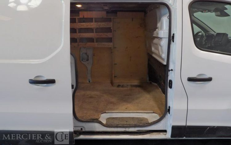 RENAULT TRAFIC GCF L2H1 3T BLUE DCI 130 E6  GZ-526-PG