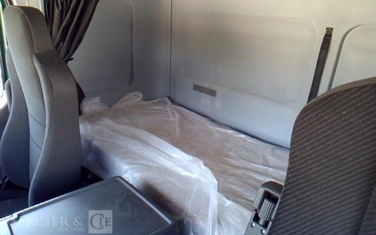MERCEDES ATEGO 1524 PORTEUR – CAISSE – HAYON – 4X2 – PTAC 14T8 –  HF-195-NX