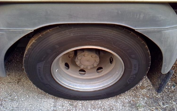 MERCEDES ATEGO 1524 PORTEUR – CAISSE – HAYON – 4X2 – PTAC 14T8 –  HF-195-NX