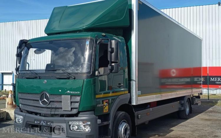 MERCEDES ATEGO 1324 NL 4X2 CAISSE AVEC HAYON – PTAC : 13,5 TONNES – 807 KMS – ANNEE 2026 VERT HJ-842-FF