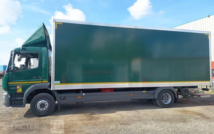 MERCEDES ATEGO 1324 NL 4X2 CAISSE AVEC HAYON – PTAC : 13,5 TONNES – 807 KMS – ANNEE 2026 VERT HJ-842-FF