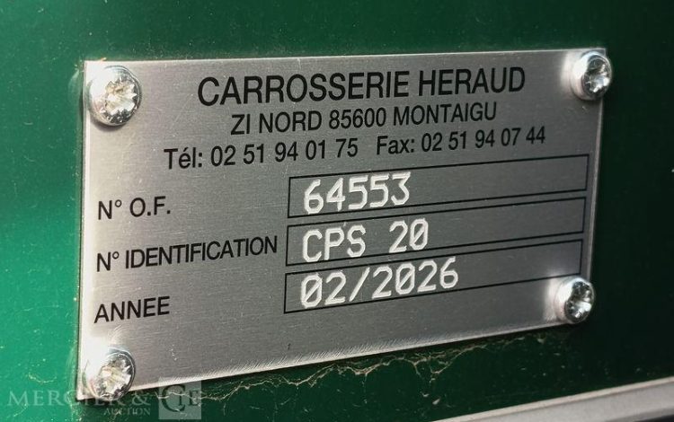 MERCEDES ATEGO 1324 NL 4X2 CAISSE AVEC HAYON – PTAC : 13,5 TONNES – 807 KMS – ANNEE 2026 VERT HJ-842-FF