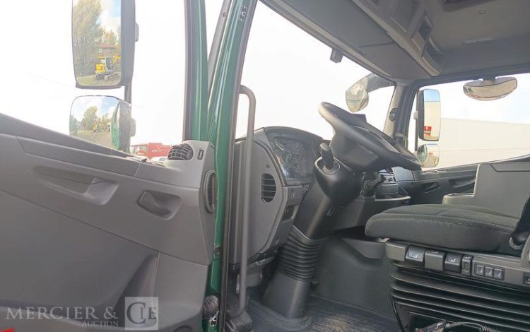 MERCEDES ATEGO 1324 NL 4X2 CAISSE AVEC HAYON – PTAC : 13,5 TONNES – 807 KMS – ANNEE 2026 VERT HJ-842-FF