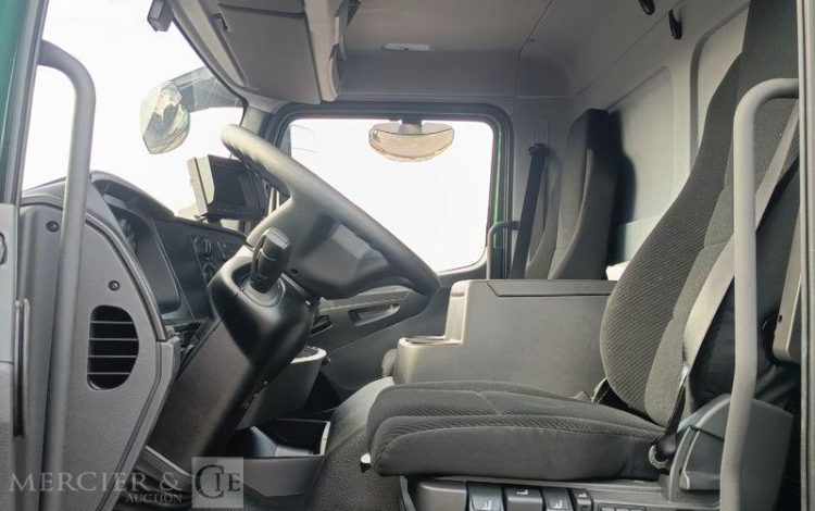 MERCEDES ATEGO 1324 NL 4X2 CAISSE AVEC HAYON – PTAC : 13,5 TONNES – 807 KMS – ANNEE 2026 VERT HJ-842-FF