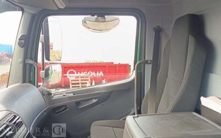 MERCEDES ATEGO 1324 NL 4X2 CAISSE AVEC HAYON – PTAC : 13,5 TONNES – 807 KMS – ANNEE 2026 VERT HJ-842-FF