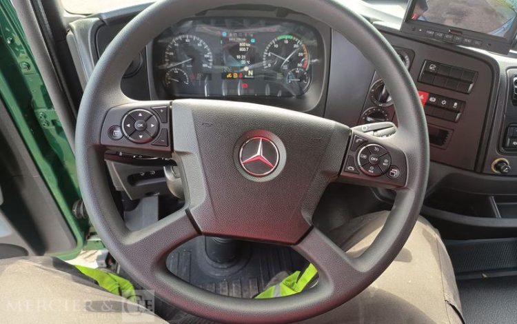 MERCEDES ATEGO 1324 NL 4X2 CAISSE AVEC HAYON – PTAC : 13,5 TONNES – 807 KMS – ANNEE 2026 VERT HJ-842-FF
