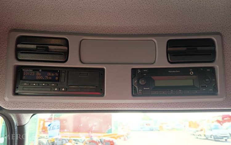 MERCEDES ATEGO 1324 NL 4X2 CAISSE AVEC HAYON – PTAC : 13,5 TONNES – 807 KMS – ANNEE 2026 VERT HJ-842-FF