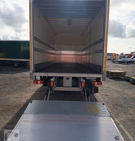 MERCEDES ATEGO 1324 NL 4X2 CAISSE AVEC HAYON – PTAC : 13,5 TONNES – 807 KMS – ANNEE 2026 VERT HJ-842-FF