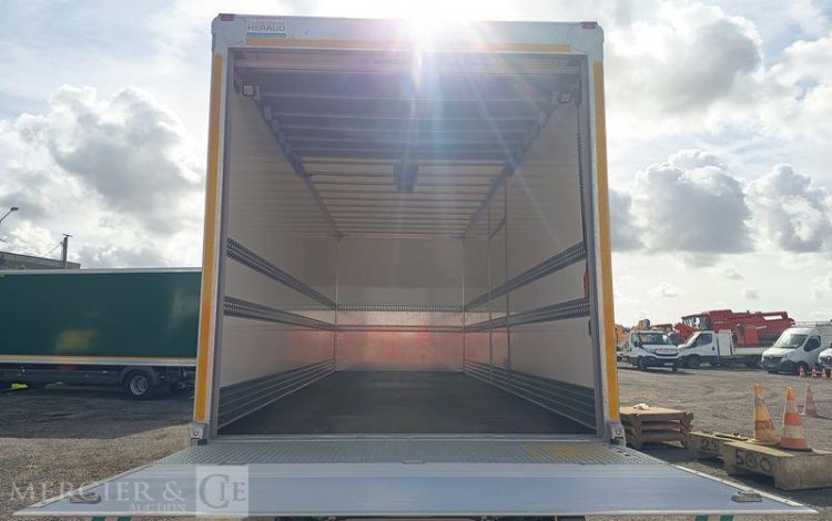 MERCEDES ATEGO 1324 NL 4X2 CAISSE AVEC HAYON – PTAC : 13,5 TONNES – 807 KMS – ANNEE 2026 VERT HJ-842-FF