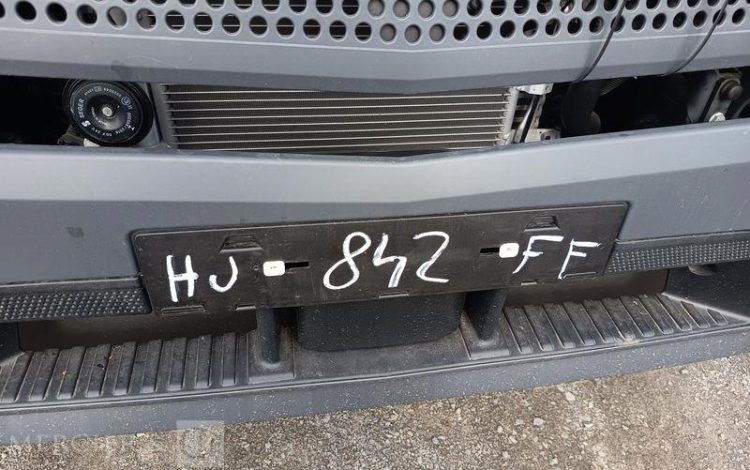 MERCEDES ATEGO 1324 NL 4X2 CAISSE AVEC HAYON – PTAC : 13,5 TONNES – 807 KMS – ANNEE 2026 VERT HJ-842-FF