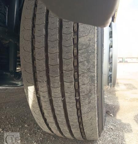 MERCEDES ATEGO 1324 NL 4X2 CAISSE AVEC HAYON – PTAC : 13,5 TONNES – 807 KMS – ANNEE 2026 VERT HJ-842-FF