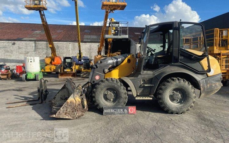 MECALAC CHARGEUSE ARTICULEE AS 700 SUR ROUES – 7,5 TONNES – 2924 HEURES – ANNEE 2020  MECAS700