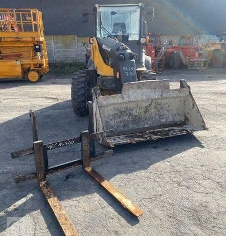 MECALAC CHARGEUSE ARTICULEE AS 700 SUR ROUES – 7,5 TONNES – 2924 HEURES – ANNEE 2020  MECAS700