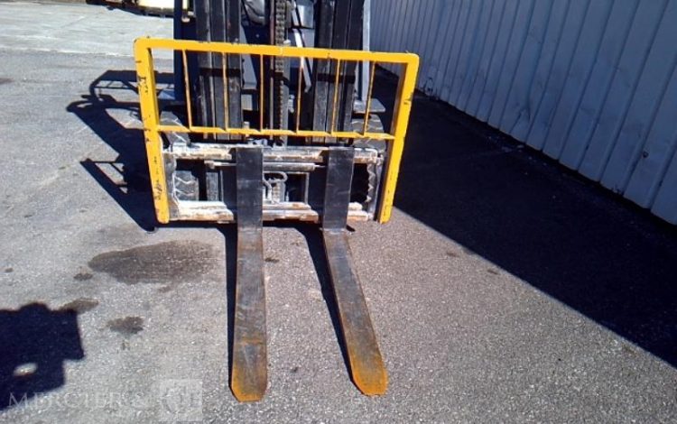TEU CHARIOT FRONTAL FD25T  N26S-00109
