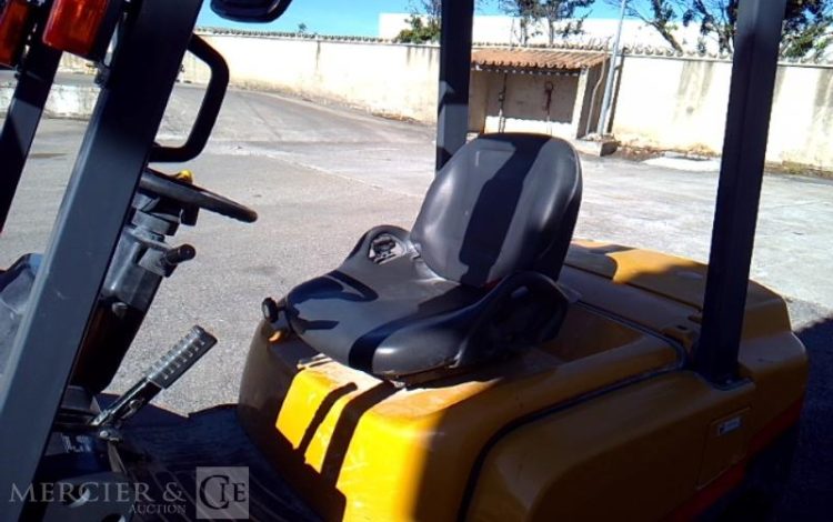 TEU CHARIOT FRONTAL FD25T  N26S-00109