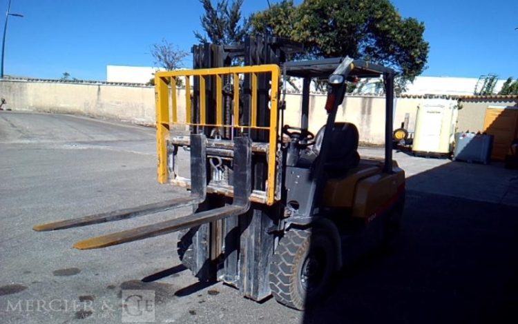 TEU CHARIOT FRONTAL FD25T  N26S-00109