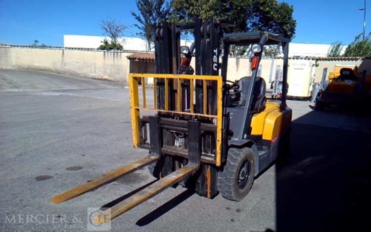TEU CHARIOT FRONTAL FD25T  N26S-00113