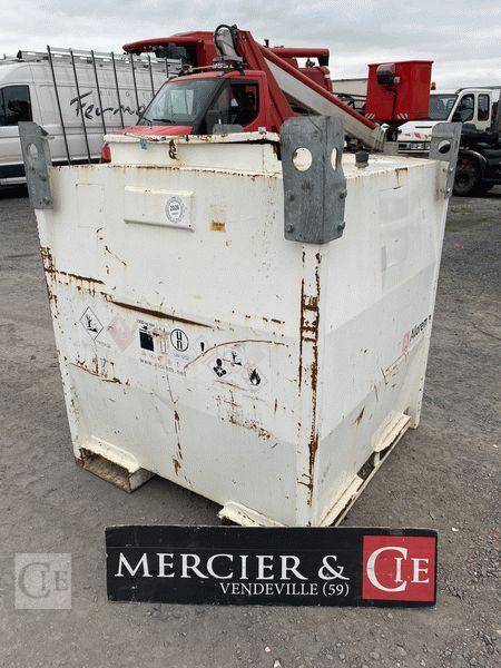 Cuve ALOREM BLANC A FIOUL 900 LITRES EQUIPE D'UNE POMPE 12V ET D' — occasion