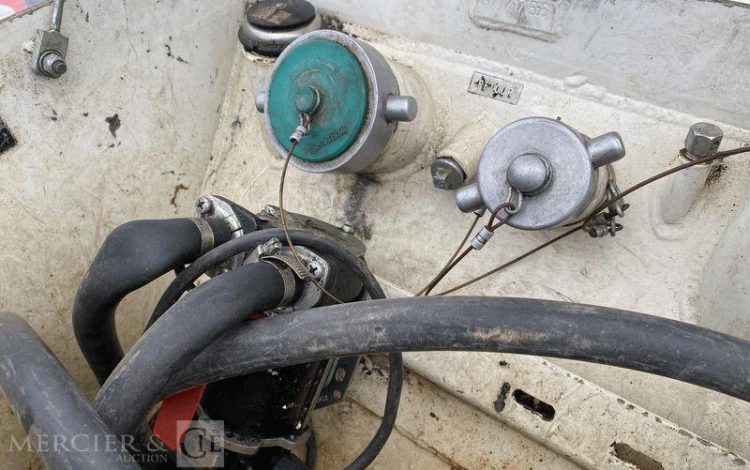 ALOREM CUVE A FIOUL 900 LITRES EQUIPE D&rsquo;UNE POMPE 12V ET D&rsquo;UN PISTOLET DE DISTRIBUTION BLANC TAN748102