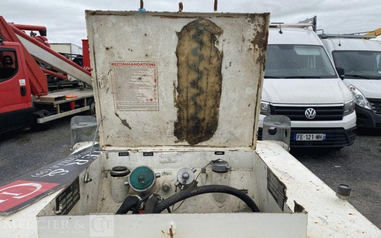 ALOREM CUVE A FIOUL 900 LITRES EQUIPE D&rsquo;UNE POMPE 12V ET D&rsquo;UN PISTOLET DE DISTRIBUTION BLANC TAN748102